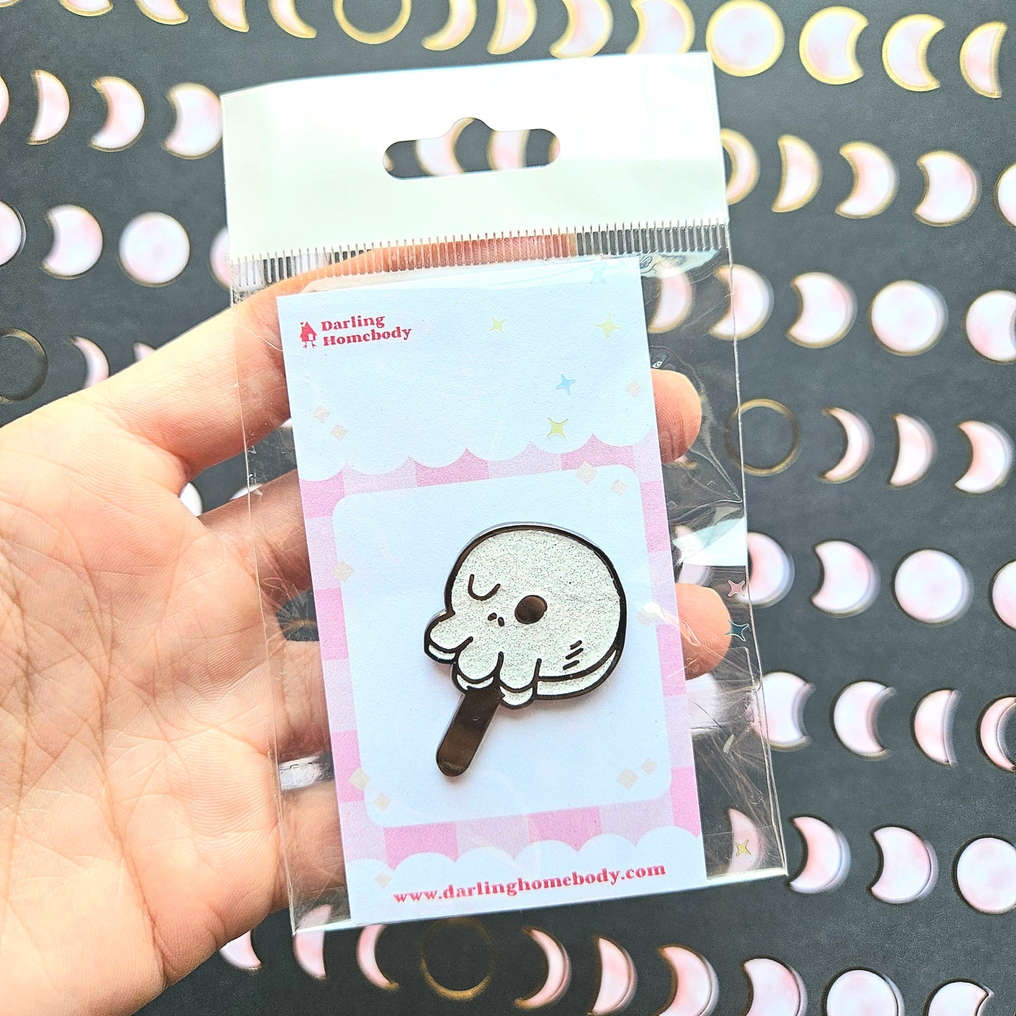 Glitter Enamel Pin Black Skull Popsicle. Hot Ghoul Summer. Horror Ice Cream Pin. Goth Girl Summer Pin. Sparkle Kawaii Skull Pin.